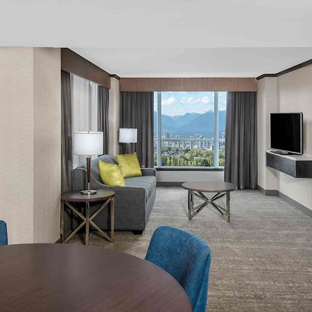 Hilton Vancouver Metrotown Burnaby Exterior foto