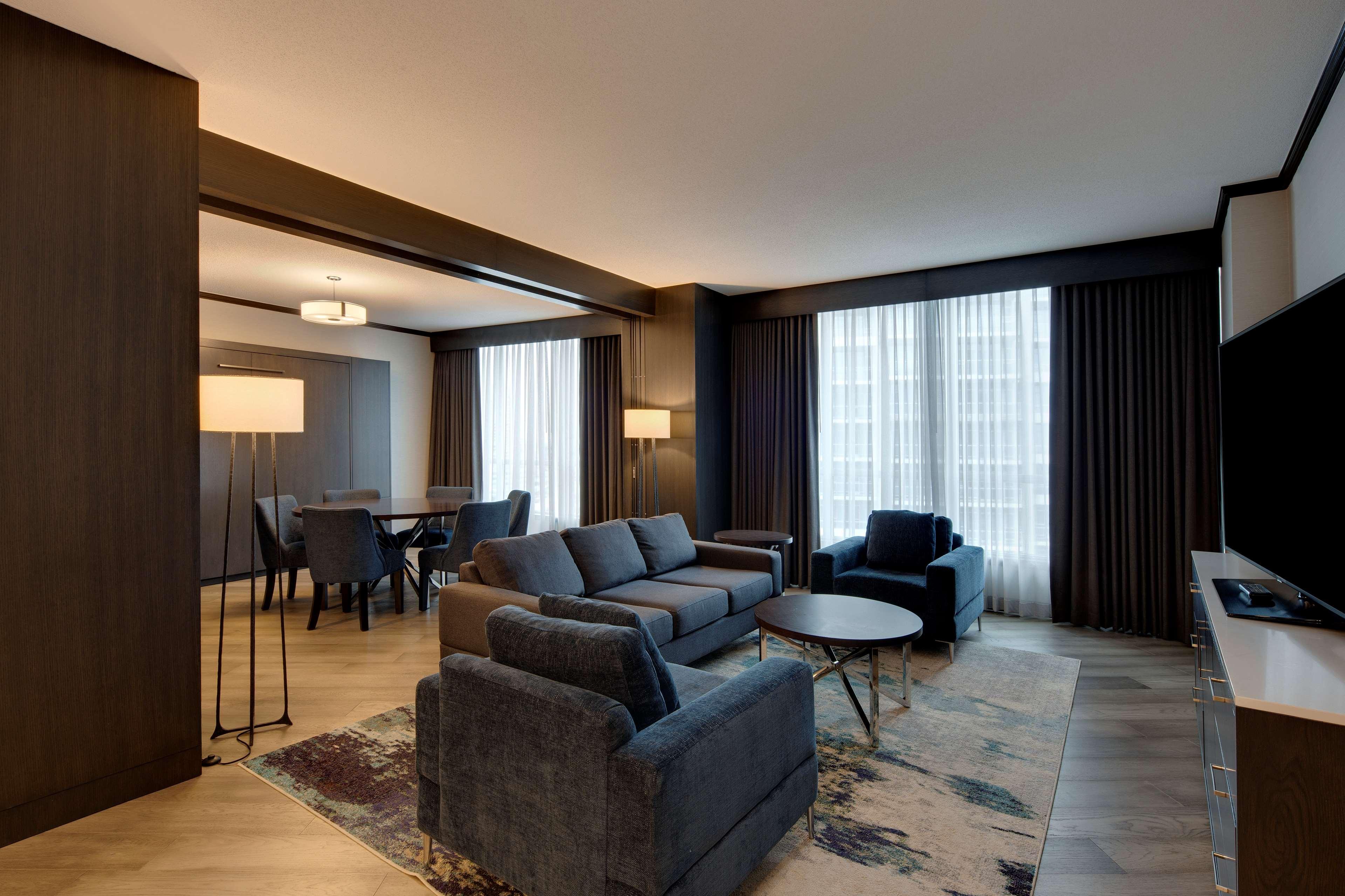 Hilton Vancouver Metrotown Burnaby Exterior foto