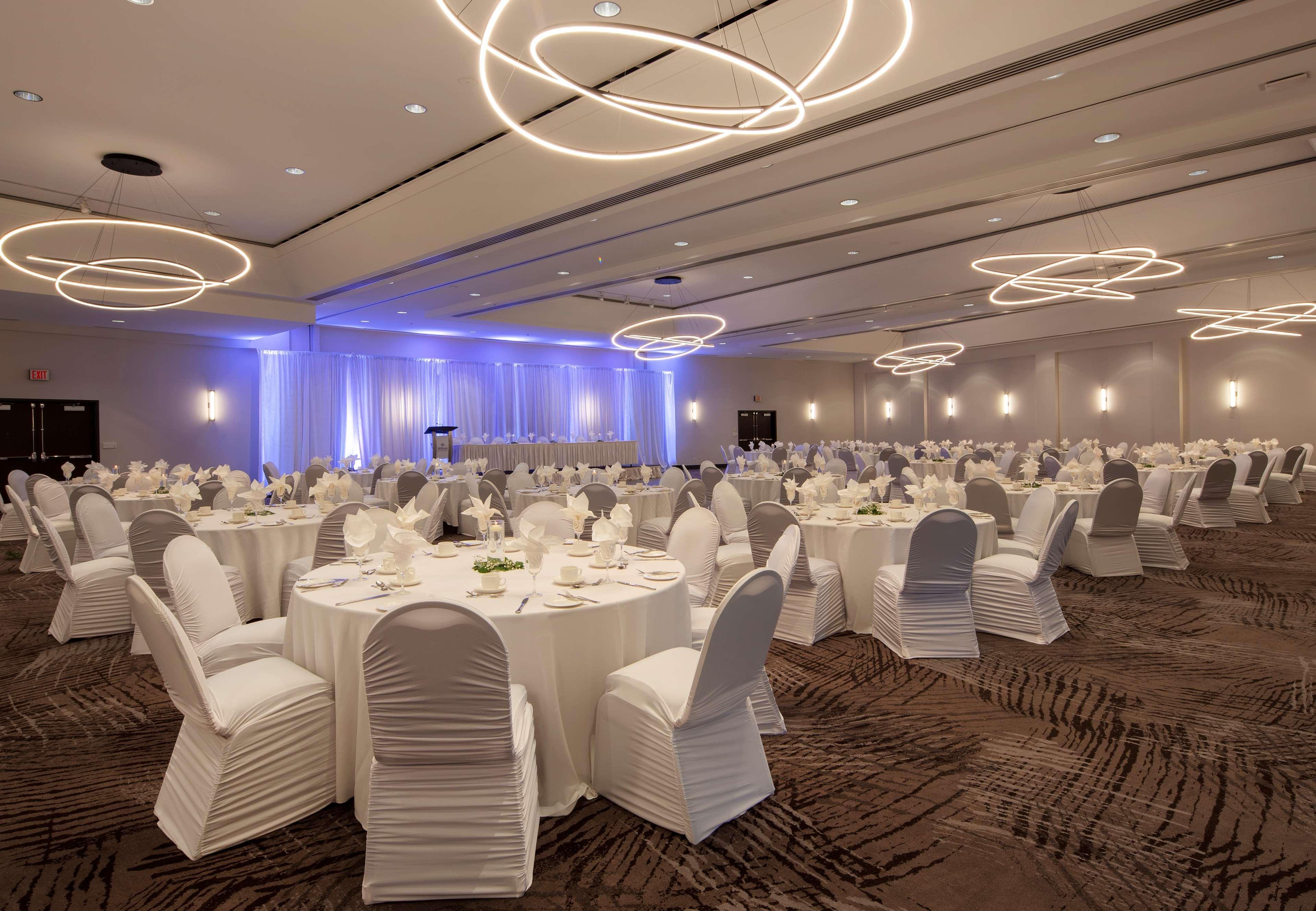 Hilton Vancouver Metrotown Burnaby Exterior foto