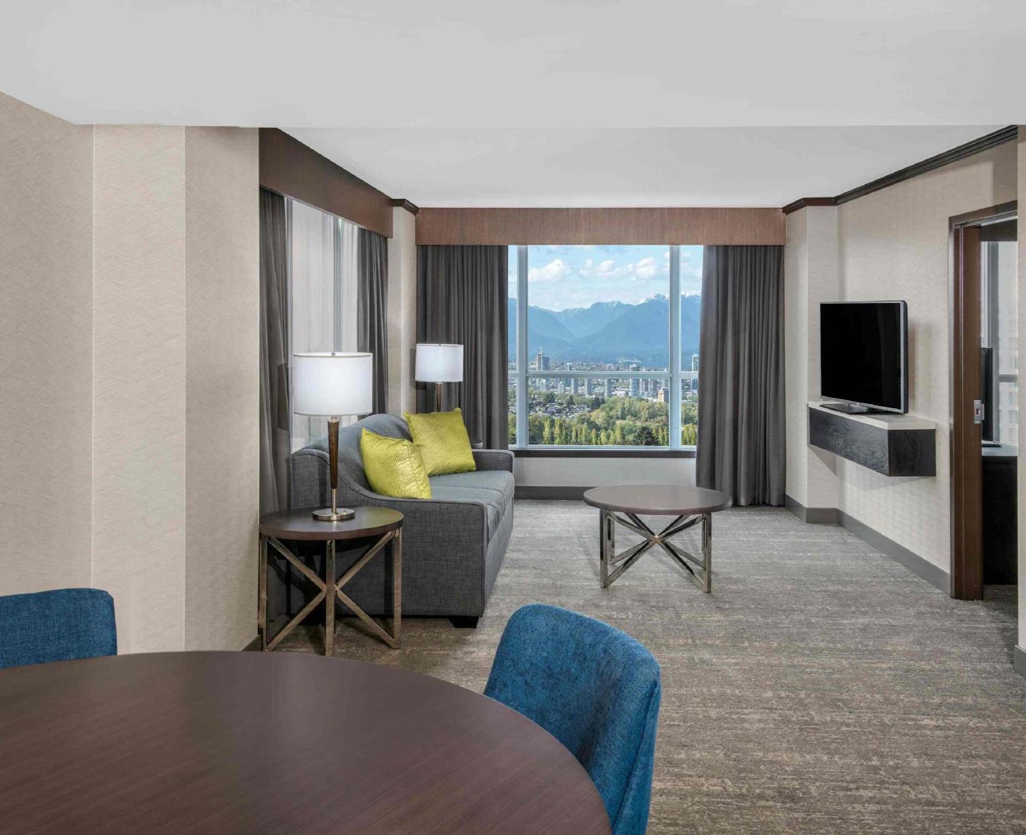 Hilton Vancouver Metrotown Burnaby Exterior foto