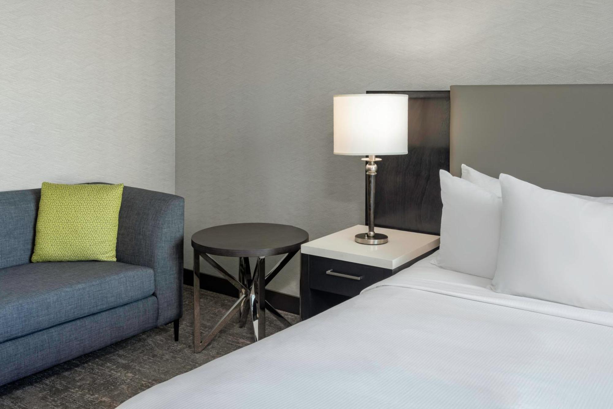 Hilton Vancouver Metrotown Burnaby Exterior foto